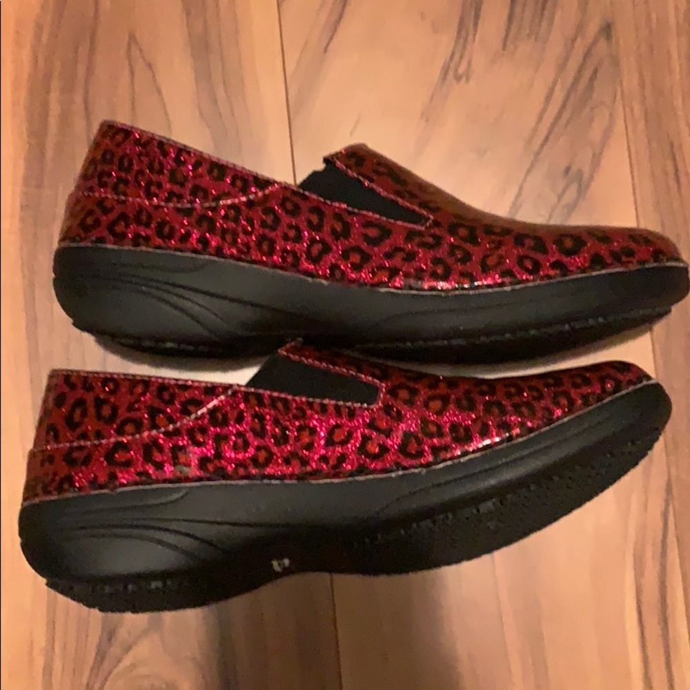 Spring Step Pink Leopard Clogs - Picture 5 of 5